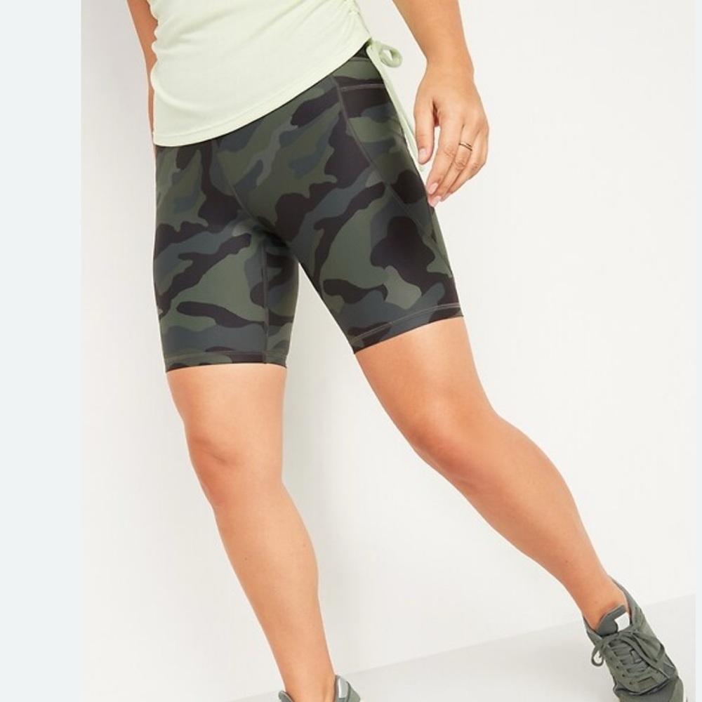 Old Navy Green and Black Bike Shorts Moisture-Wicking Power Soft Athletic Wear